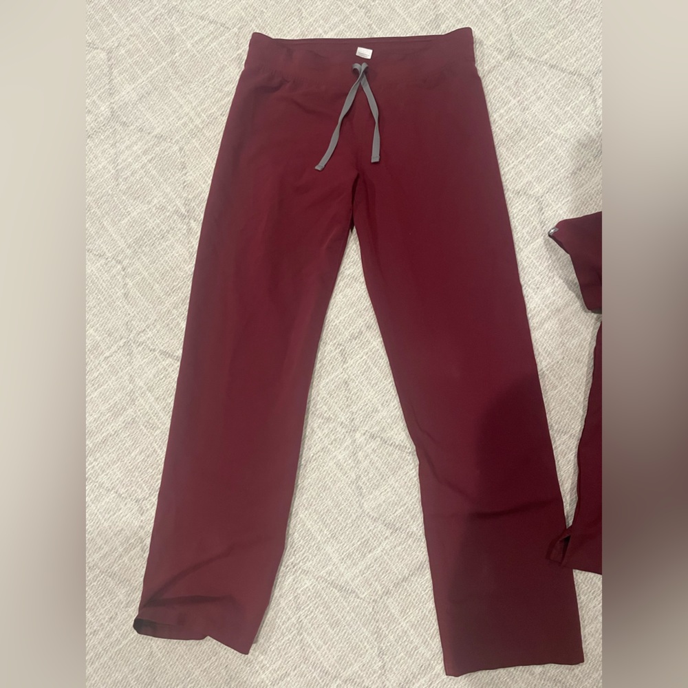 Figs burgundy scrub set